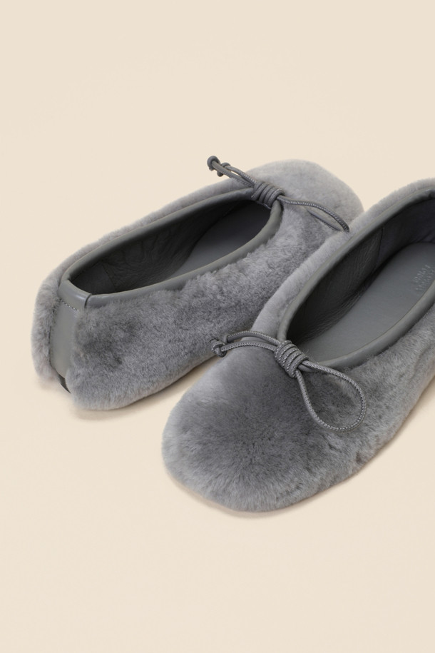 SUECOMMA BONNIE - 플랫 - Ribbon fur flat shoes(grey)