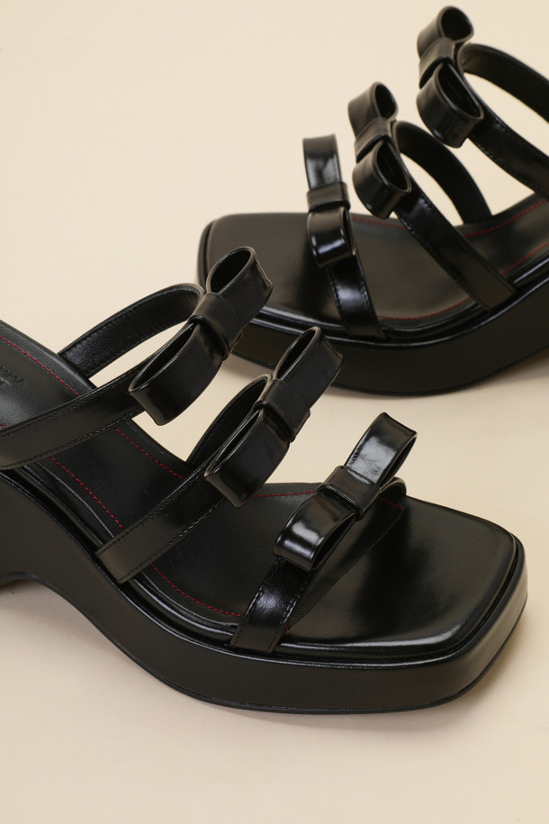 SUECOMMA BONNIE - 샌들 - Ribbon wedge sandal(black)