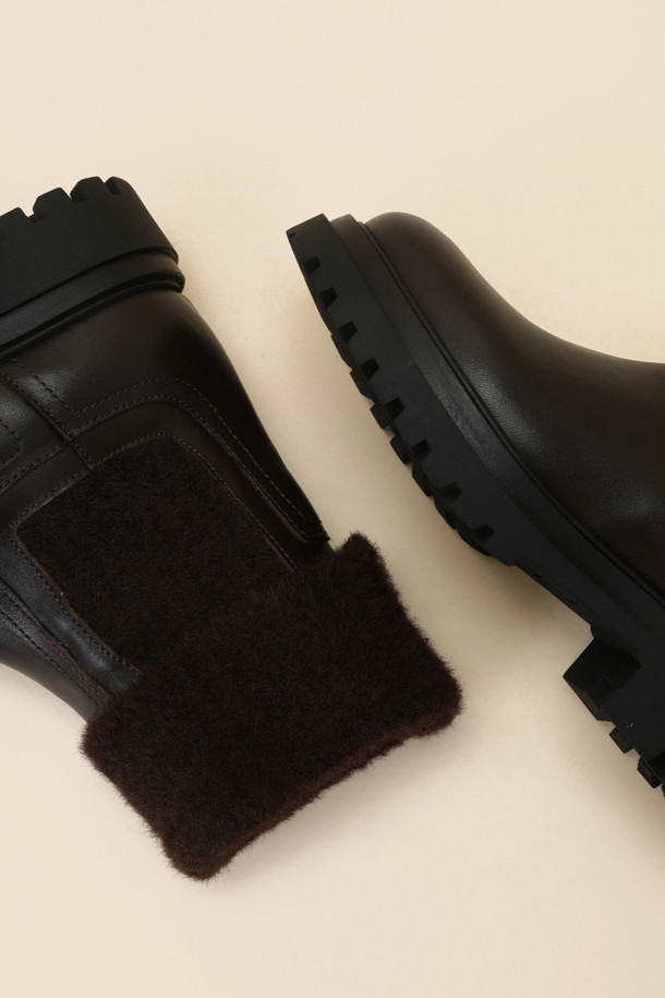 SUECOMMA BONNIE - 부츠/워커 - Fuzzy chelsea boots(brown)