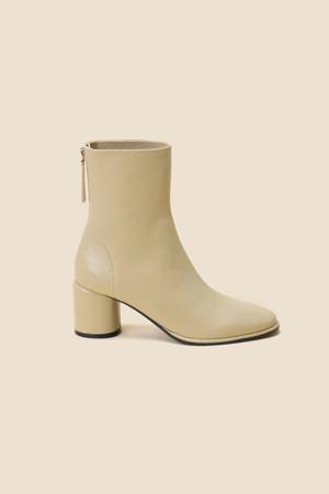 Slim line ankle boots(ivory)