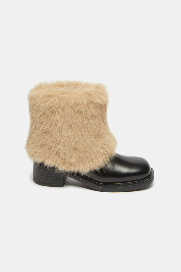 Furridge 앵클 부츠(black)는 여성분들을 위한 겨울철 필수 아이템입니다. 부드러운 소가죽과 포근한 페이크 퍼 안감으로 제작되어 따뜻하고 포근한 착용감을 선사합니다. 라운드 스퀘어 앞코 디자인과 클래식한 실루엣은 세련된 무드를 연출하며, 출근룩, 미니멀, 시크 스타일에도 잘 어울립니다. 경량 몰드 아웃솔로 편안한 착화감을 제공하며, 블랙과 라이트 베이지 컬러로 만나볼 수 있습니다.
