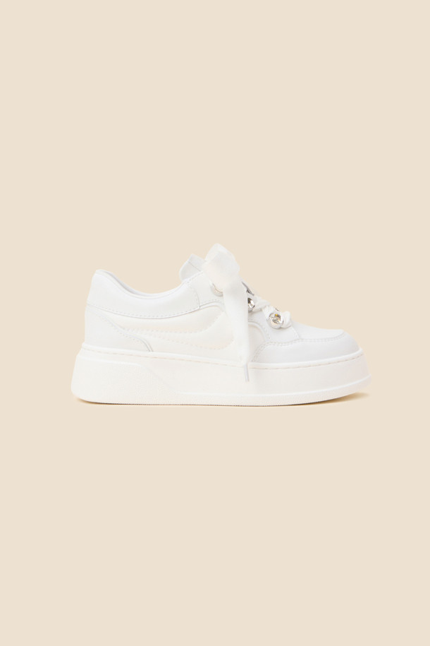 SUECOMMA BONNIE - 스니커즈 - Jewelry ribbon sneakers(white)