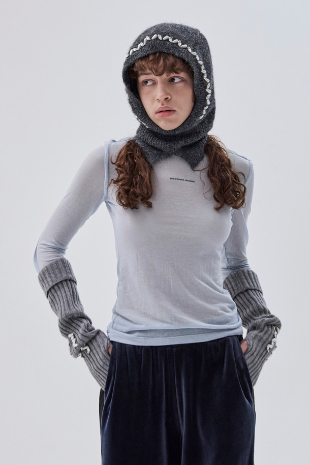 시스루 롱 슬리브 탑(블루)은 여성 의류로, 베이직한 스타일을 추구하는 분들께 적합합니다. 봄, 여름, 가을, 겨울 사계절 내내 활용 가능하며, 슬림핏과 라운드넥 디자인으로 제작되었습니다. 얇은 두께의 시스루 소재로 은은한 비침이 매력적이며, 어깨부터 소매까지 스티치 절개 디테일이 포인트를 더합니다. 데일리 웨어로서 레이어링하여 다양한 스타일을 연출할 수 있습니다.
