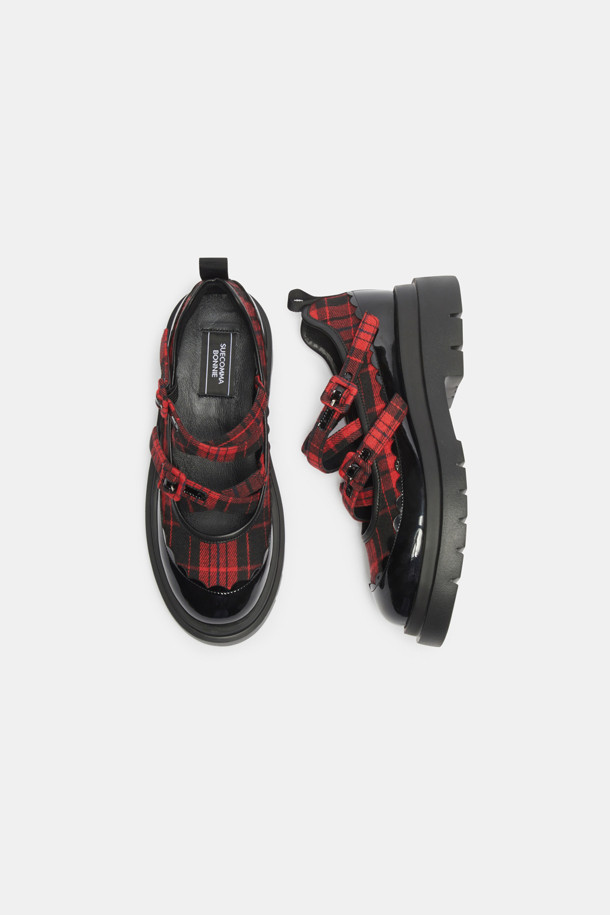 Britishoe 타탄 메리제인 플랫(레드)은 브리티시 팝펑크 무드를 담아낸 여성용 메리제인 슈즈입니다. 레드와 블랙 컬러의 조화가 돋보이며, 봄, 가을에 어울리는 디자인입니다. 라운드 토우에 타탄 체크 패턴이 적용되었으며, 멀티 크로스 스트랩 디테일이 특징입니다. 가볍고 편안한 착화감을 선사하며, 데이트룩, 캐주얼, 클래식, 걸리시 스타일을 완성하는 데 적합합니다. 폴리에스터, 울, 합성피혁, 양가죽 등 다양한 소재로 제작되었으며, 이중 몰드창으로 안정적인 착용감을 제공합니다.
