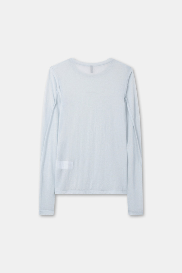 시스루 롱 슬리브 탑(블루)은 여성 의류로, 베이직한 스타일을 추구하는 분들께 적합합니다. 봄, 여름, 가을, 겨울 사계절 내내 활용 가능하며, 슬림핏과 라운드넥 디자인으로 제작되었습니다. 얇은 두께의 시스루 소재로 은은한 비침이 매력적이며, 어깨부터 소매까지 스티치 절개 디테일이 포인트를 더합니다. 데일리 웨어로서 레이어링하여 다양한 스타일을 연출할 수 있습니다.
