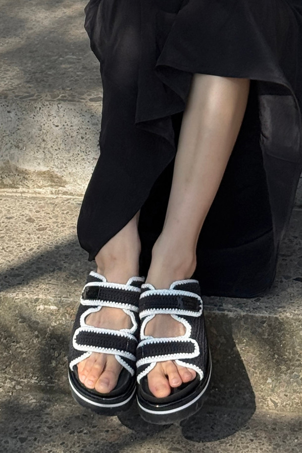 SUECOMMA BONNIE - 샌들 - Knit slide sandal(black)