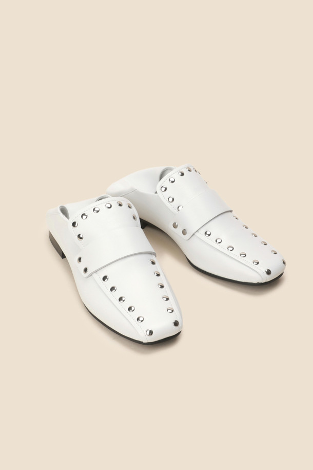 SUECOMMA BONNIE - 로퍼 - 2-way stud loafer(white)