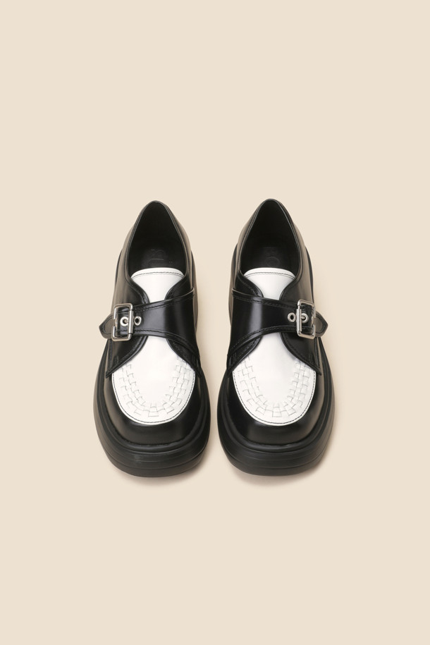 SUECOMMA BONNIE - 로퍼 - Braided buckle loafer(black white)