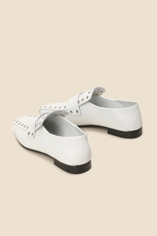 SUECOMMA BONNIE - 로퍼 - 2-way stud loafer(white)