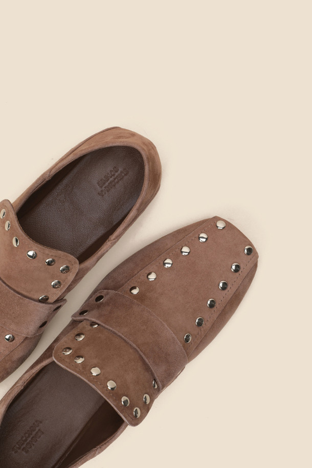 SUECOMMA BONNIE - 로퍼 - 2-way stud loafer(brown)