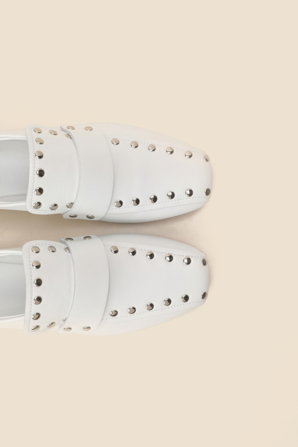 SUECOMMA BONNIE - 로퍼 - 2-way stud loafer(white)