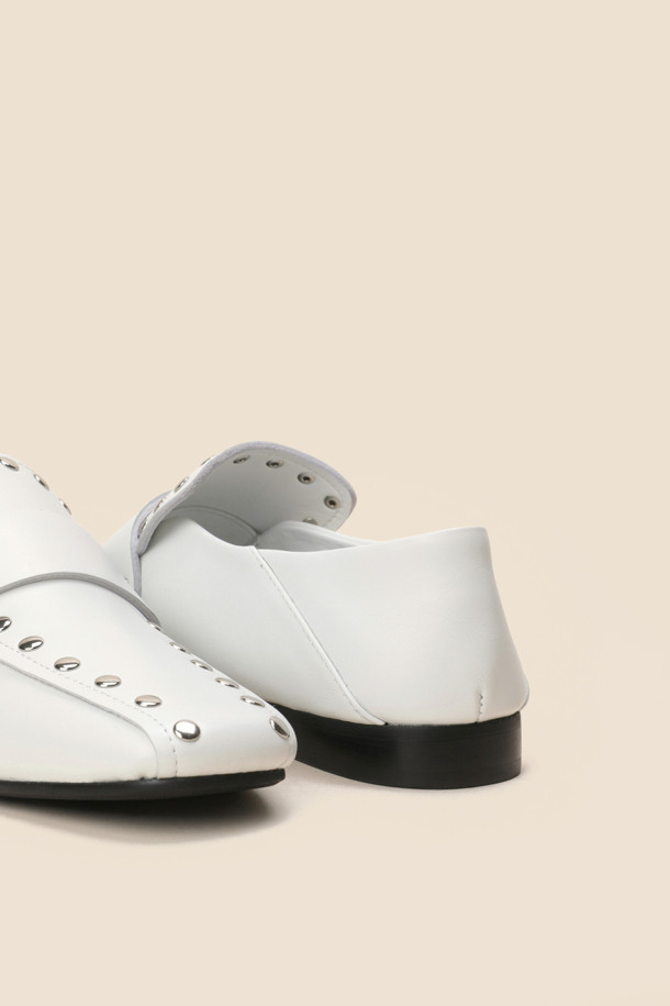 SUECOMMA BONNIE - 로퍼 - 2-way stud loafer(white)