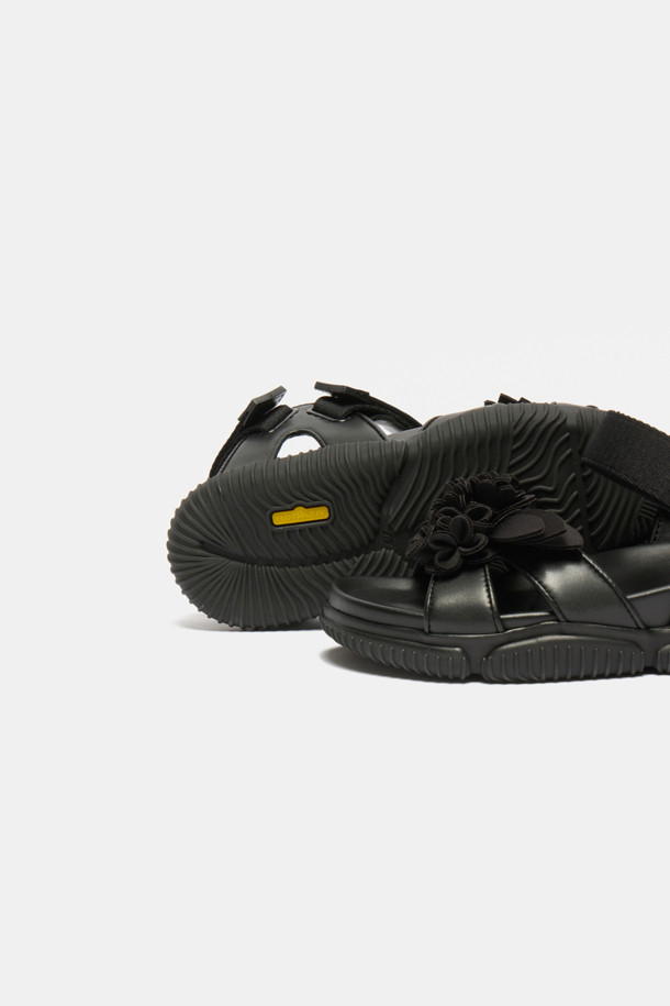 SUECOMMA BONNIE ◆Flower strap sandal(black) SUECOMMA BONNIE] New flower bomb sandal(black)