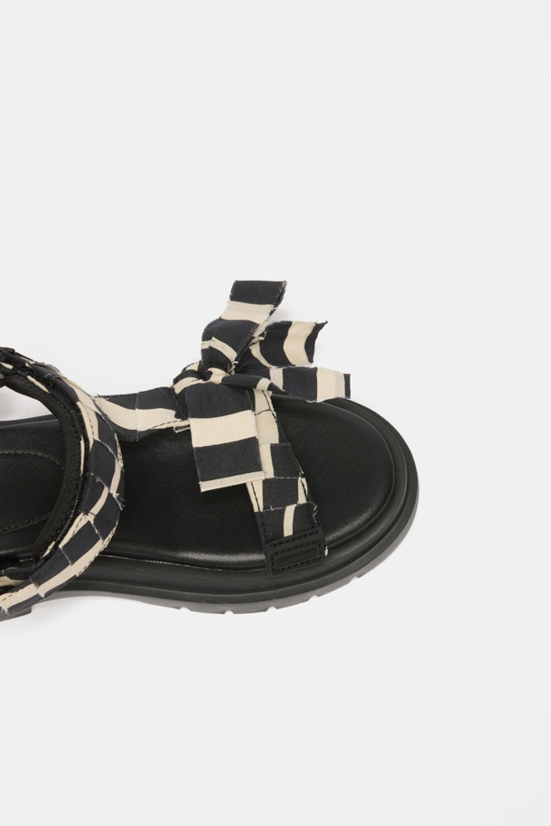 SUECOMMA BONNIE - 샌들 - Stripe ribbon sandal(black)