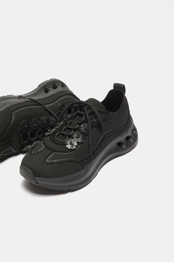 SUECOMMA BONNIE] Flower knit sneakers(black)