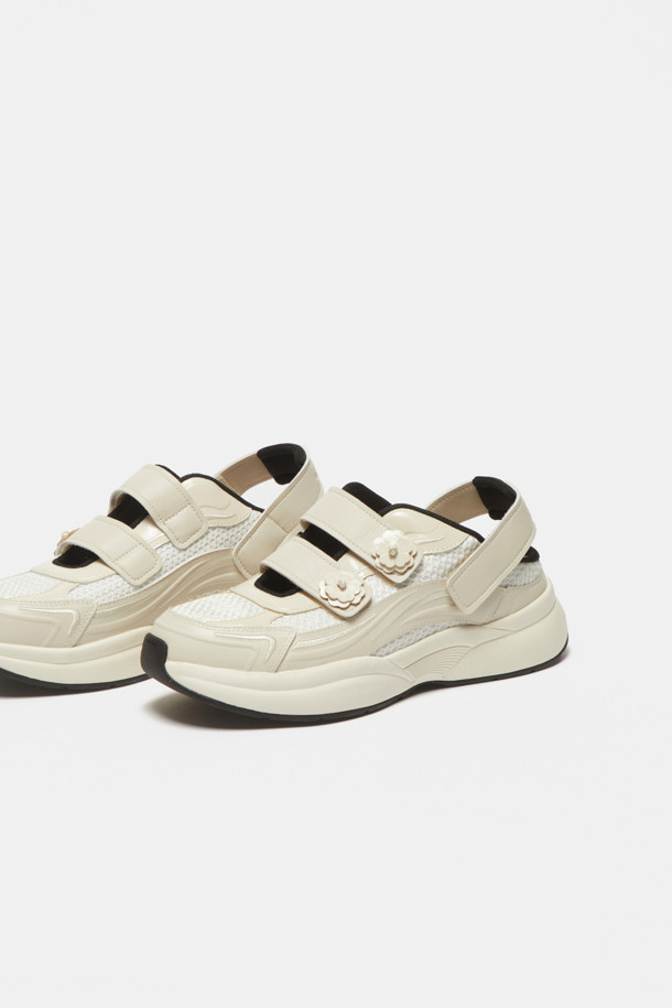 SUECOMMA BONNIE - 스니커즈 - [김나영 착용]Flower strap sandal sneakers(beige)