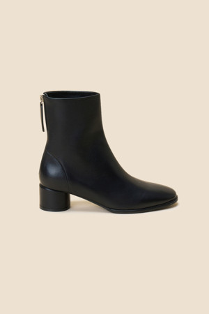Slim line ankle boots(black)