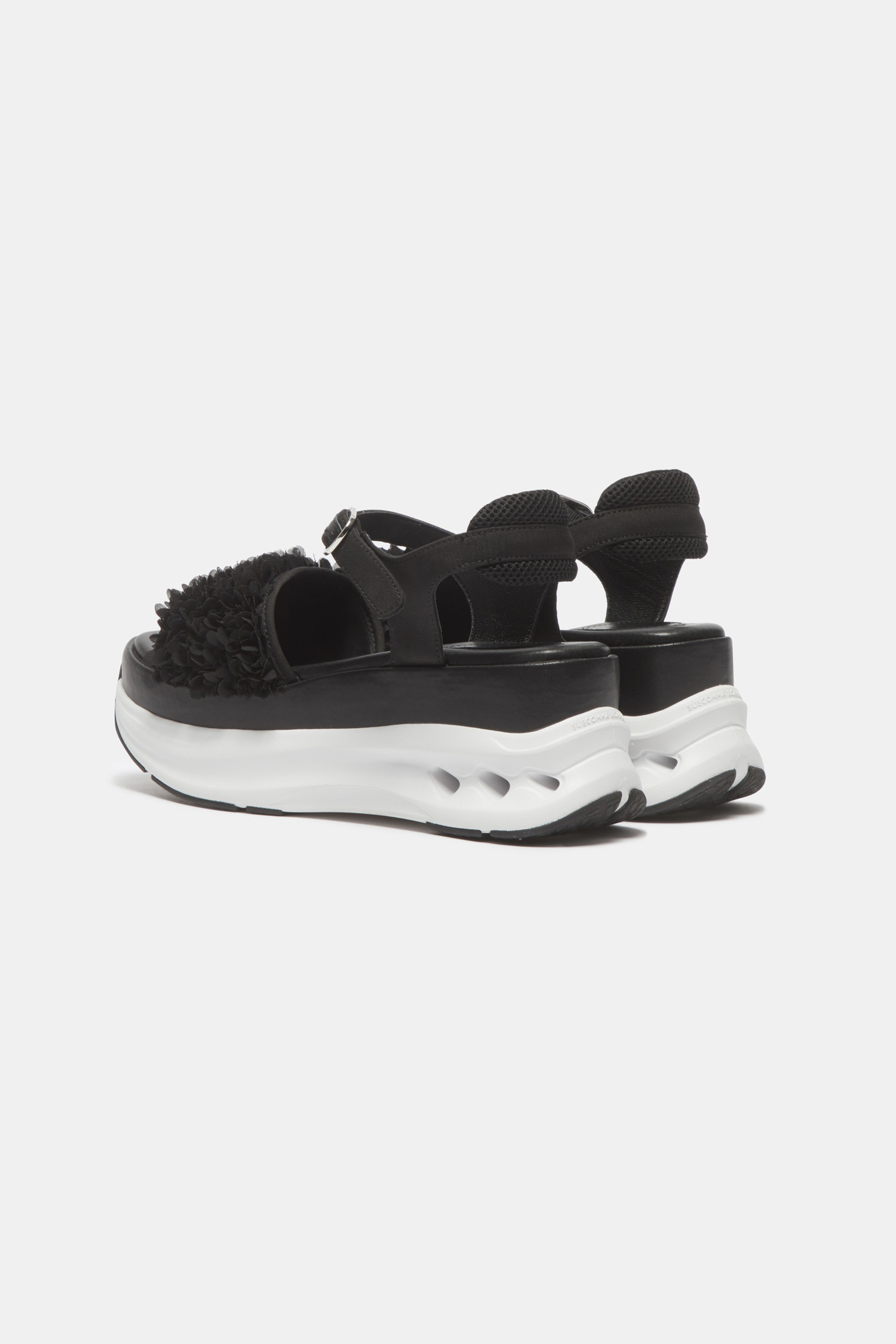 【ＳＵＥＣＯＭＭＡ ＢＯＮＮＩＥ】New flower bomb sandal Designer fashion, Seoul-fully created | W Concept