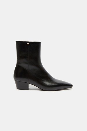 Pointed toe chelsea ankle boots(black)