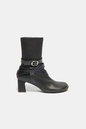 Wrap buckle ankle boots(black)