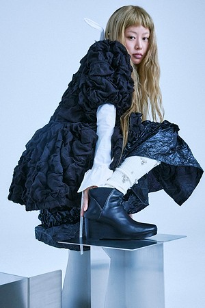 Side banding wedge heel ankle boots(black)
