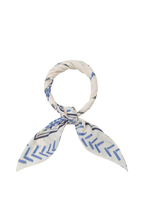 [series;] 요르단 패턴 아이보리 머플러는 부드러운 레이온 소재로 제작되어 실키한 촉감과 가벼운 착용감을 선사합니다. 아이보리 색상에 요르단 패턴이 더해져 미니멀, 클래식, 캐주얼 스타일 모두에 포인트 연출이 가능합니다. 얇은 두께로 제작되어 봄, 가을 간절기나 쌀쌀한 날씨에 카페룩, 산책룩 등 다양한 TPO에 활용하기 좋습니다. 스퀘어 디자인으로 다양한 스타일링을 연출할 수 있으며, 부드러운 촉감으로 편안하게 착용할 수 있습니다.
