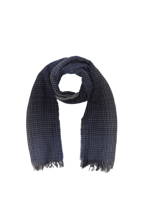 [series;] 블루 그라데이션 체크 머플러는 울과 레이온 혼방 소재로 제작되어 부드러운 촉감을 선사합니다. 블루 컬러를 바탕으로 체크 패턴과 그라데이션 디자인이 조화롭게 어우러져 세련된 느낌을 줍니다. 와이드한 너비와 롱한 길이감으로 다양한 스타일 연출이 가능하며, 프린지 장식이 포인트를 더합니다. 가을, 겨울철 데일리룩, 산책룩, 데이트룩 등 다양한 TPO에 활용하기 좋으며, 클래식, 미니멀, 캐주얼 스타일 모두 소화 가능합니다. 동봉된 연출법 페이퍼를 참고하여 나만의 개성을 표현해보세요.
