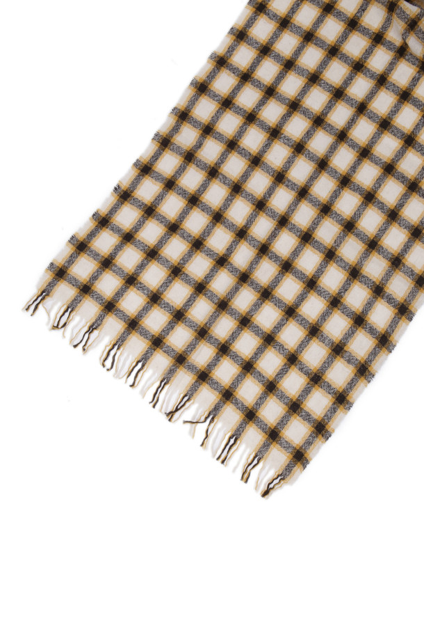 [series;] 옐로우 체크 울 머플러는 가을, 겨울 시즌을 위한 남성용 머플러입니다. 옐로우, 아이보리, 브라운 세 가지 색상으로, 체크 패턴과 부드러운 촉감의 울 소재가 특징입니다. 적당한 두께감과 와이드한 너비, 롱한 길이감으로 보온성을 높였으며, 프린지 디자인으로 포인트를 더했습니다. 겨울 데일리룩, 산책룩, 데이트룩 등 다양한 TPO에 맞춰 클래식, 미니멀, 캐주얼 스타일을 연출할 수 있으며, 머플러 연출법 페이퍼가 함께 제공됩니다.
