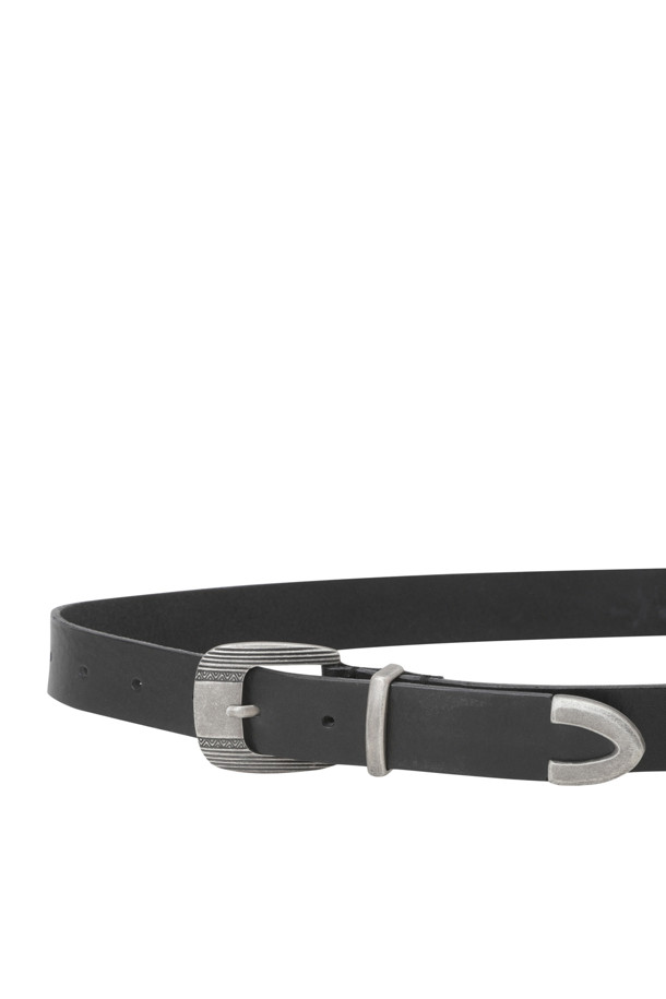 [series;] 비조 포인트 가죽 벨트는 부드러운 소가죽 소재의 블랙 컬러 벨트입니다. 웨스턴 스타일의 디자인으로, 비조 장식과 팁 디테일이 특징입니다. 버클 여밈 방식으로 일상에서 편안하게 착용할 수 있으며, 통가죽 소재로 제작되어 유연한 착용감을 선사합니다. 클래식, 미니멀, 워크웨어 스타일을 즐겨 입는 분들께 추천합니다.
