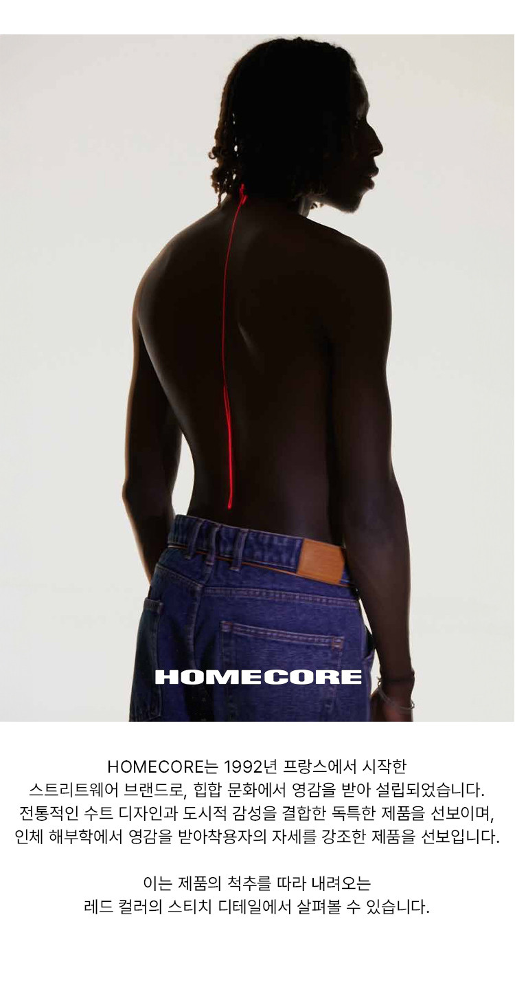 [HOMECORE] 자바리 트윌 팬츠는 일상과 캐주얼 스타일에 적합한 트윌 소재의 긴 바지입니다. 면과 스판덱스를 혼방하여 부드러운 촉감을 제공하며, 얇은 두께로 편안한 착용감을 선사합니다. 대각선 포켓과 벨트 아래 라이터 포켓, 뒷면 데님 스타일 포켓 등의 디테일이 돋보이며, 비건 가죽 스트랩과 라벨, 톤온톤 스티칭으로 포인트를 더했습니다. 베이직하면서도 캐주얼한 스타일로, 동네 마실룩이나 미니멀한 룩에 활용하기 좋습니다.
