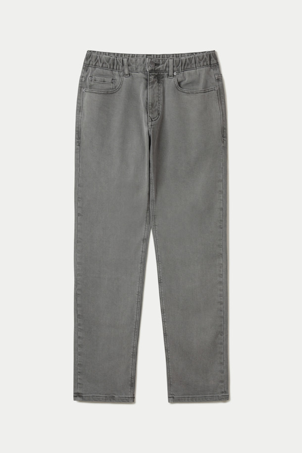 컬러다잉 힙스터 데님 팬츠는 가먼트 다잉 기법으로 빈티지한 그레이 컬러감을 살린 데님 팬츠입니다. 스트레치 데님 소재를 사용하여 편안한 착용감을 제공하며, 슬림핏과 힙스터핏으로 캐주얼 또는 포멀 스타일 모두 연출 가능합니다. 출근룩과 비즈니스 캐주얼에 적합하며, 클래식, 미니멀 스타일을 선호하는 분들께 추천합니다. 보온성을 높이기 위해 기모 처리를 하였으며, 켄톤 단추와 지퍼, 더블 스티치로 내구성을 강화했습니다. 세탁 시에는 단독 세탁을 권장합니다.
