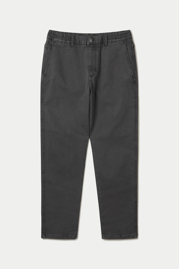 기모 루나다잉 릴렉스 데님팬츠는 부드러운 기모 안감으로 따뜻함을 더한 겨울용 데님 팬츠입니다. 가먼트 다잉 기법으로 빈티지한 멋을 살렸으며, 신축성 있는 스트레치 데님 소재를 사용하여 편안한 착용감을 제공합니다. 릴렉스 핏으로 활동성을 높였으며, 켄톤 단추와 지퍼, 더블 스티치 마감으로 튼튼하게 제작되었습니다. 캐주얼부터 포멀까지 다양한 스타일을 소화할 수 있으며, 그레이 컬러로 어떤 상의에도 매치하기 용이합니다. 이염에 주의하여 단독 세탁하는 것을 권장합니다.
