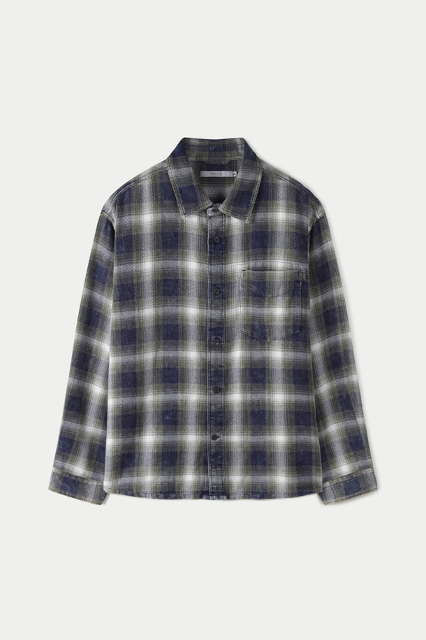 인디고 워싱 체크 오버핏 셔츠는 남성용 셔츠로, 캐주얼하고 미니멀한 스타일을 연출하기 좋습니다. 데이트룩이나 봄 소풍룩에 어울리며, 부드러운 데님 소재에 워싱 가공을 더해 편안한 착용감을 선사합니다. 차이나칼라와 긴 소매, 체크 패턴이 특징이며, 레귤러 기장으로 제작되었습니다. 오버핏으로 트렌디한 스타일을 연출할 수 있으며, 봄, 가을에 활용하기 좋습니다.
