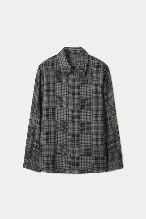 루나다잉 패치워크 체크 릴렉스 셔츠는 빈티지 무드와 캐주얼 스타일을 넘나드는 긴 소매 셔츠입니다. 루나 다잉 공법으로 은은한 멋을 더했으며, 이중 두께감으로 견고한 촉감을 선사합니다. 기본 칼라와 버튼 플라켓, 커프스 디테일로 클래식한 분위기를 연출하며, 이너 또는 아우터로 활용 가능합니다. 체크와 패치워크 패턴이 조화롭게 어우러져 데이트룩이나 카페룩에 돋보이는 포인트를 더합니다. 단독 세탁을 권장하며, 이염에 유의하여 관리하십시오.
