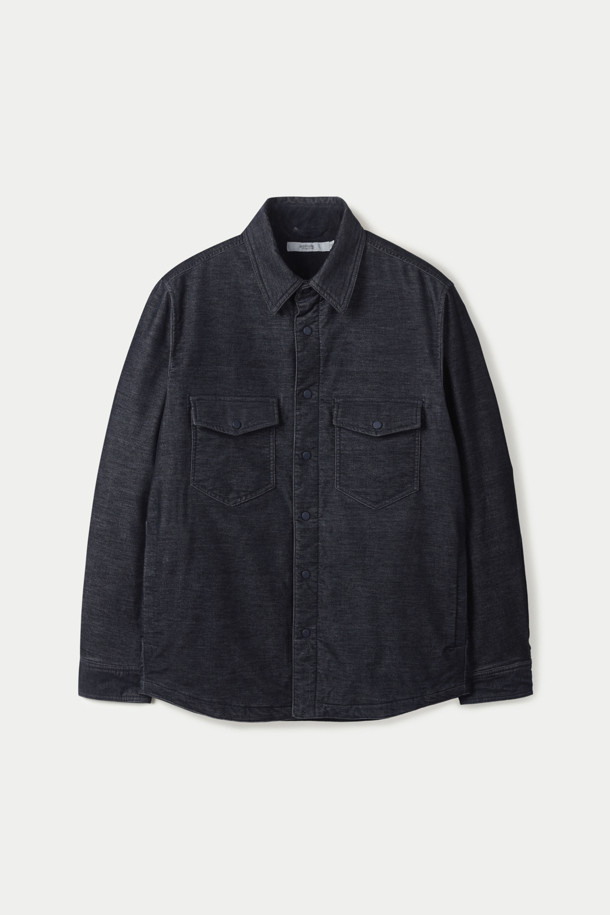 투톤 소프트 코듀로이 퀼팅 아우터셔츠는 부드러운 촉감의 코듀로이 소재와 3M 신슐레이트 충전재를 사용하여 보온성과 경량성을 동시에 갖춘 아우터셔츠입니다. 간절기와 겨울철, 데일리 및 캐주얼 스타일 모두 소화 가능하며, 출근룩과 캠핑룩에도 활용하기 좋습니다. 셔츠형 디자인에 레귤러핏으로 편안하게 착용할 수 있으며, 가슴 빅 포켓, 하단 사선 포켓, 라운드 밑단, 배색 디테일이 돋보입니다. 무지 패턴의 투톤 컬러로 캐주얼, 클래식, 미니멀 등 다양한 스타일을 연출할 수 있습니다. 스냅 여밈 방식으로 편의성을 더했습니다.
