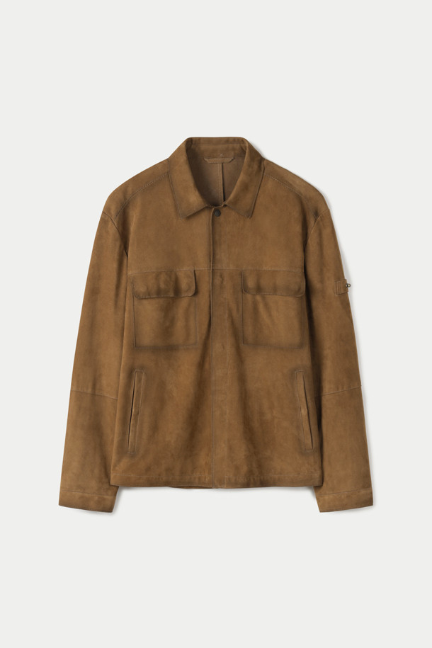 이탈리아 직수입 스웨이드 소재로 제작된 아우터형 셔츠입니다. 오일 브러쉬 가공을 거쳐 부드러운 촉감을 자랑하며, 빈티지하면서도 캐주얼한 스타일을 연출합니다. 가슴 아웃포켓과 사선 핸드포켓 디자인으로 실용성을 더했으며, 수소봉제 마감으로 꼼꼼하게 제작되었습니다. 간절기와 겨울, 겨울 데일리룩과 데이트룩에 활용하기 좋은 릴랙스 핏 셔켓입니다. 캐주얼, 클래식, 미니멀한 스타일을 즐겨 입는 분들께 추천합니다.
