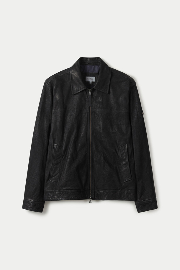 세련된 스타일을 완성하는 여성 양가죽 오일 워싱 트러커 재킷입니다. 부드러운 촉감의 소가죽 소재로 제작되어 편안한 착용감을 선사하며, 봄, 가을 시즌에 활용하기 좋습니다. 크롭 기장과 레귤러핏 디자인으로 캐주얼하고 클래식한 무드를 연출하며, 집업 여밈 방식으로 간편하게 착용할 수 있습니다. 데이트룩, 모임룩 등 다양한 TPO에 활용 가능한 매력적인 아이템입니다. 무지 패턴에 오일 워싱 처리로 은은한 멋을 더했습니다.
