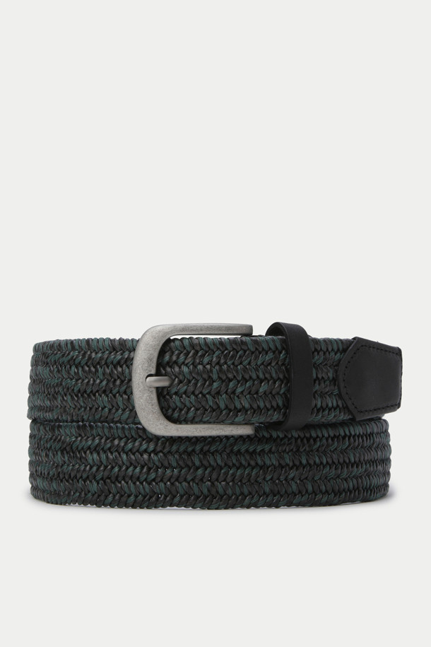 면믹스 엘라스틱 벨트는 캐주얼 스타일의 데일리 벨트입니다. 블랙 컬러로, 면과 재생가죽 소재를 사용하여 제작되었습니다. 엘라스틱 기능이 더해져 편안한 착용감을 제공하며, 버클 디자인으로 포인트를 더했습니다. "동네 마실룩"에 매치하기 좋으며, 미니멀, 클래식 스타일을 선호하는 분들께 추천합니다. 이태리 수입 소재를 사용하여 고급스러움을 더했습니다.
