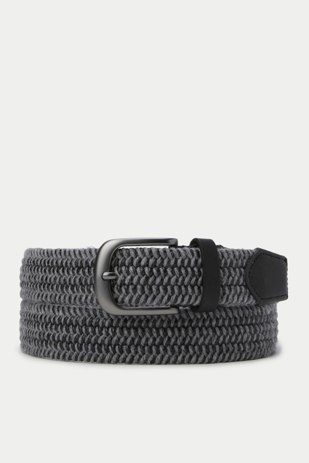 울믹스 엘라스틱 벨트는 캐주얼 스타일의 겨울 데일리룩을 위한 필수 아이템입니다. 울과 재생가죽 소재로 제작되어 부드러운 촉감과 고급스러운 분위기를 선사합니다. 그레이 컬러의 버클 디자인은 어떤 의상에도 잘 어울리며, 엘라스틱 기능으로 편안한 착용감을 제공합니다. 미니멀하고 클래식한 디자인으로 유행을 타지 않고 오랫동안 착용할 수 있는 스테디셀러 벨트입니다.
