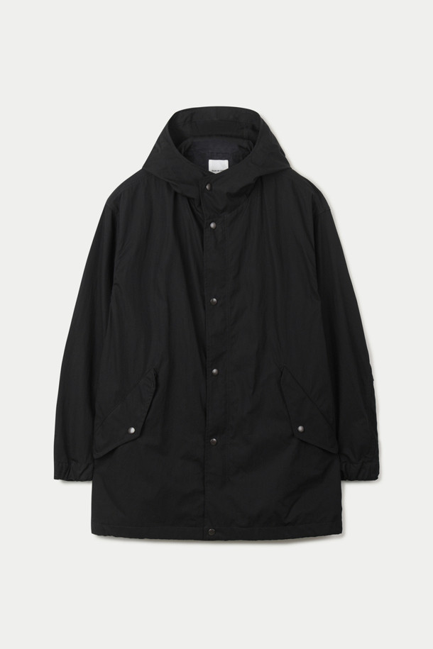 SAGE DE CRET (사지 드 크레) 코튼 트윌 타입라이터 파카는 남성용 아우터로, 봄, 가을 시즌에 적합한 숏 파카입니다. 부드러운 촉감의 면, 나일론 혼방 소재로 제작되었으며, 오버핏 실루엣과 무지 디자인이 특징입니다. 밀리터리, 모던 스타일을 기반으로, 후드, 사이드 포켓, 허리 및 밑단 드로우스트링, 소매 밴딩, YKK 지퍼 등의 디테일이 돋보입니다. 일상, 여행, 가을 나들이 등 다양한 TPO에 캐주얼, 미니멀, 시티보이 스타일로 활용하기 좋습니다. 사이즈 조절 기능으로 편안한 착용감을 제공합니다.
