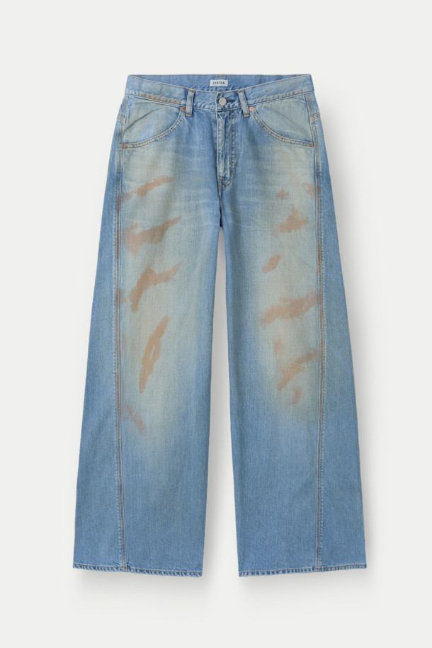 JIEDA(지에다) 유즈드 3D 워크 데님 팬츠는 남성용 데님 팬츠입니다. 블루 컬러의 데님 소재로 제작되었으며, 봄, 여름, 가을 계절에 착용하기 좋습니다. 와이드핏으로 캐주얼, 스트릿 스타일을 연출하기 좋으며, 입체적인 3D 패턴과 사이드 심 비틀림 디자인이 특징입니다. 짧은 밑위와 슬림한 허리라인, 히게(주름) 가공, 트리플 스티치 디테일이 돋보입니다. 데이트룩, 모임룩, 캐주얼, 스트리트, 미니멀 스타일 연출에 활용할 수 있습니다.
