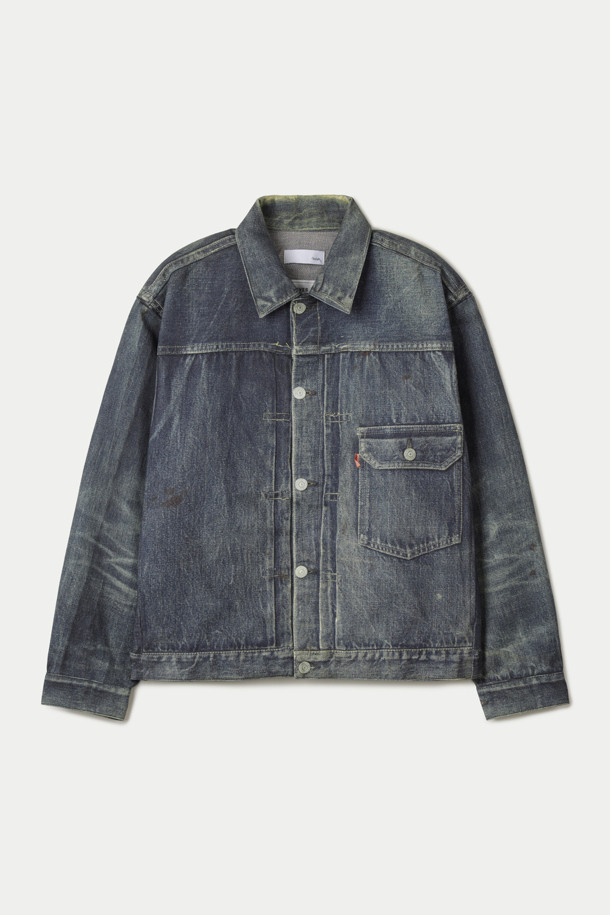 TOLQ(톨크) 트롱프뢰유 데님 재킷은 1940년대 Levi's 506XX 모델을 기반으로 제작된 남녀 공용 데님 재킷입니다. 승화 전사 프린트 가공을 통해 빈티지 워싱 효과를 극대화했으며, 부드러운 촉감의 폴리에스테르 소재로 제작되어 편안한 착용감을 선사합니다. 얇은 두께감과 오버핏 디자인으로 봄, 가을철 캐주얼 및 클래식 스타일을 연출하기에 좋습니다. 동네 마실룩, 데이트룩, 가을 나들이룩 등 다양한 TPO에 맞춰 활용할 수 있으며, 워싱 패턴과 포켓 디테일이 돋보입니다.
