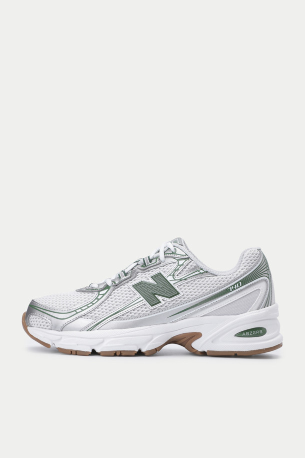 뉴발란스 U740은 봄, 여름, 가을 계절에 러닝과 일상에서 활용하기 좋은 남성 운동화입니다. 화이트와 그레이 컬러의 무지 디자인으로, 라운드 앞코와 끈으로 여미는 로우탑 스타일을 갖췄습니다. 4.5cm 굽높이의 운동화창이 편안한 착용감을 제공하며, ABZORB SBS 쿠셔닝과 충격 흡수 기능으로 활동성을 높였습니다. 투톤 컬러 메쉬와 오버레이 디자인, 반사 디테일이 스포티, 캐주얼, 미니멀한 러닝룩, 산책룩, 동네 마실룩을 연출합니다. 
