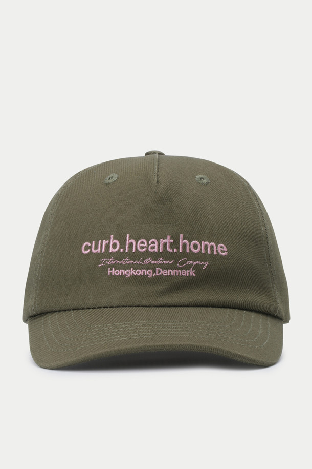 우드버드 챔프 홈 캡은 캐주얼, 미니멀, 스트리트 스타일을 즐기는 분들을 위한 모자입니다. 면 소재로 제작되어 봄, 여름, 가을 계절에 착용하기 좋으며, 일상복과 잘 어울립니다. 카키와 핑크 두 가지 색상으로 출시되었으며, 챙이 일반적인 깊이의 캡입니다. 전면부 핑크색 레터링 자수와 아일렛, 백스트랩 디자인이 특징이며, 사이즈 조절이 가능하고 통기성이 좋습니다. 동네 마실룩, 산책룩, 여행룩에 포인트를 더해보세요.
