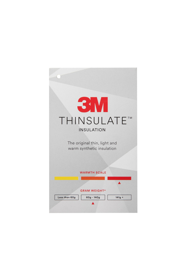 구스다운 맥코트는 겨울철 추위를 완벽하게 막아주는 남녀 공용 아우터입니다. 심플하고 미니멀한 블랙 컬러의 무지 디자인으로 어떤 스타일에도 쉽게 매치할 수 있습니다. 롱 기장의 레귤러핏으로 제작되었으며, 지퍼와 스냅 이중 여밈 방식으로 더욱 따뜻하게 착용 가능합니다. 가볍고 부드러운 구스다운 소재에 두꺼운 두께감으로 보온성을 극대화했으며, 하단 슬릿과 포켓 안감 디테일로 편안함까지 더했습니다. 겨울 데일리룩, 출근룩, 모임룩 등 다양한 TPO에 클래식, 미니멀, 시크한 무드로 연출해보세요.
