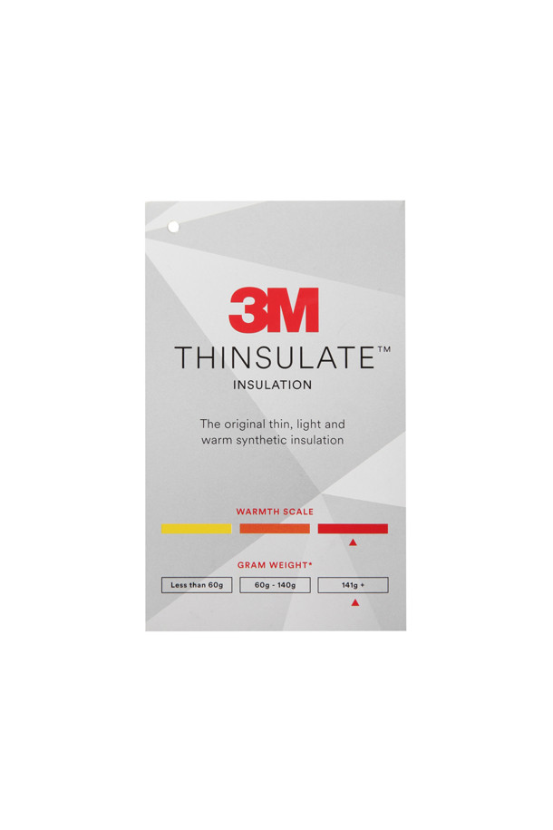 세련된 겨울 스타일을 완성하는 블랙 구스 코트입니다. 일상생활은 물론, 출근룩에도 잘 어울리는 미니멀하고 베이직한 디자인이 특징입니다. 롱 기장에 세미 오버핏으로 편안한 착용감을 선사하며, 지퍼형 여밈으로 간편하게 탈착용할 수 있습니다. 고밀도 나일론과 폴리에스테르 혼방 소재에 구스다운 충전재를 사용하여 뛰어난 보온성을 제공하며, 생활 방수 및 방풍 기능으로 추운 날씨에도 끄떡없습니다. 드롭 숄더 디자인과 퀼팅 안감으로 고급스러운 디테일을 더했습니다.
