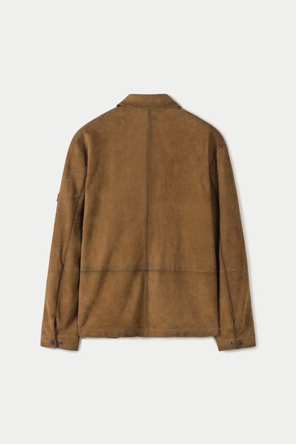 이탈리아 직수입 스웨이드 소재로 제작된 아우터형 셔츠입니다. 오일 브러쉬 가공을 거쳐 부드러운 촉감을 자랑하며, 빈티지하면서도 캐주얼한 스타일을 연출합니다. 가슴 아웃포켓과 사선 핸드포켓 디자인으로 실용성을 더했으며, 수소봉제 마감으로 꼼꼼하게 제작되었습니다. 간절기와 겨울, 겨울 데일리룩과 데이트룩에 활용하기 좋은 릴랙스 핏 셔켓입니다. 캐주얼, 클래식, 미니멀한 스타일을 즐겨 입는 분들께 추천합니다.
