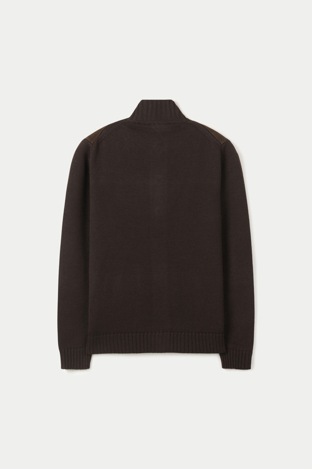 **DANIELE FIESOLI (다니엘 피에솔리) 레더 가디건**은 부드러운 소가죽, 울, 아크릴 소재의 조화로 제작된 간절기용 아우터입니다. 브라운 컬러의 레귤러핏 가디건으로, 하이넥 디테일과 투 포켓 디자인, 레더와 니트의 믹스 매치가 돋보입니다. 버튼 여밈 방식과 긴 소매 기장, 두꺼운 두께감으로 보온성을 높였으며, 클래식하고 모던한 스타일을 연출합니다. 데이트룩, 카페룩, 가을 나들이룩 등 다양한 TPO에 활용 가능하며, 미니멀하고 시크한 스타일을 선호하는 분들께 추천합니다.
