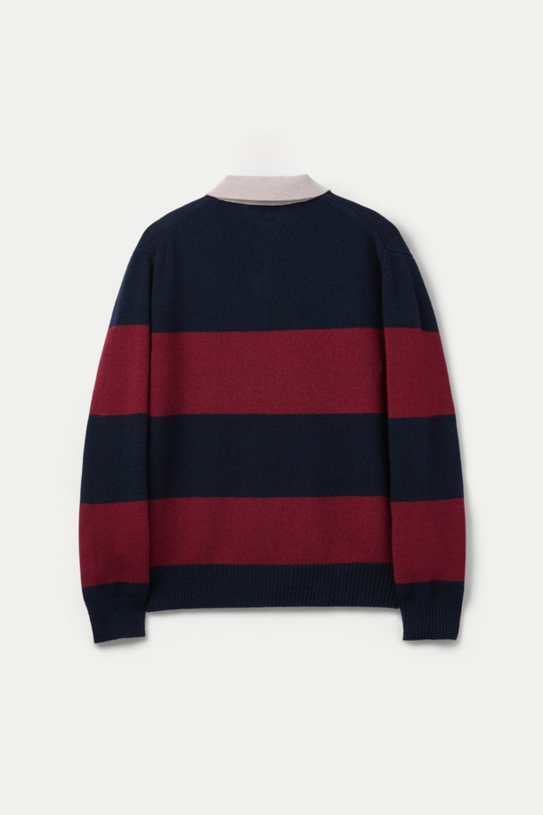 **다니엘 에피에솔리(DANIELE FIESOLI) 블록 칼라 스웨터**는 남성용 니트/스웨터로, 가을과 겨울에 활용하기 좋은 아이템입니다. 네이비, 버건디, 화이트 컬러 블록과 럭비 셔츠 디자인, 하프 단추 디테일, 화이트 칼라 배색이 특징이며, 클래식 및 캐주얼 스타일을 모두 소화할 수 있습니다. 울 80%, 나일론 20% 혼방 소재로 제작되어 포근한 촉감을 선사합니다. 레귤러핏에 긴소매 기장으로, 데이트룩, 가을 나들이룩, 겨울 데일리룩 등 다양한 TPO에 맞춰 미니멀한 스타일을 연출해보세요.
