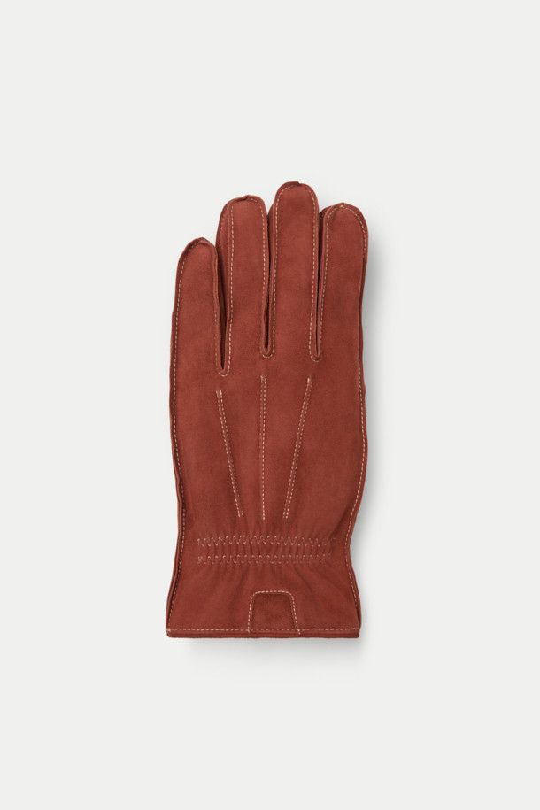 따뜻한 퍼 안감과 부드러운 촉감이 특징인 바이커 스웨이드 글러브입니다. 오렌지 컬러의 무지 디자인으로, 클래식하고 미니멀한 여행룩에 잘 어울립니다. 스웨이드와 염소가죽 소재로 제작되어 뛰어난 내구성을 자랑하며, 보온 기능과 스마트폰 터치 기능을 동시에 제공합니다. 바이크를 즐기는 당신에게 스타일리시함과 실용성을 더해줄 완벽한 아이템입니다.
